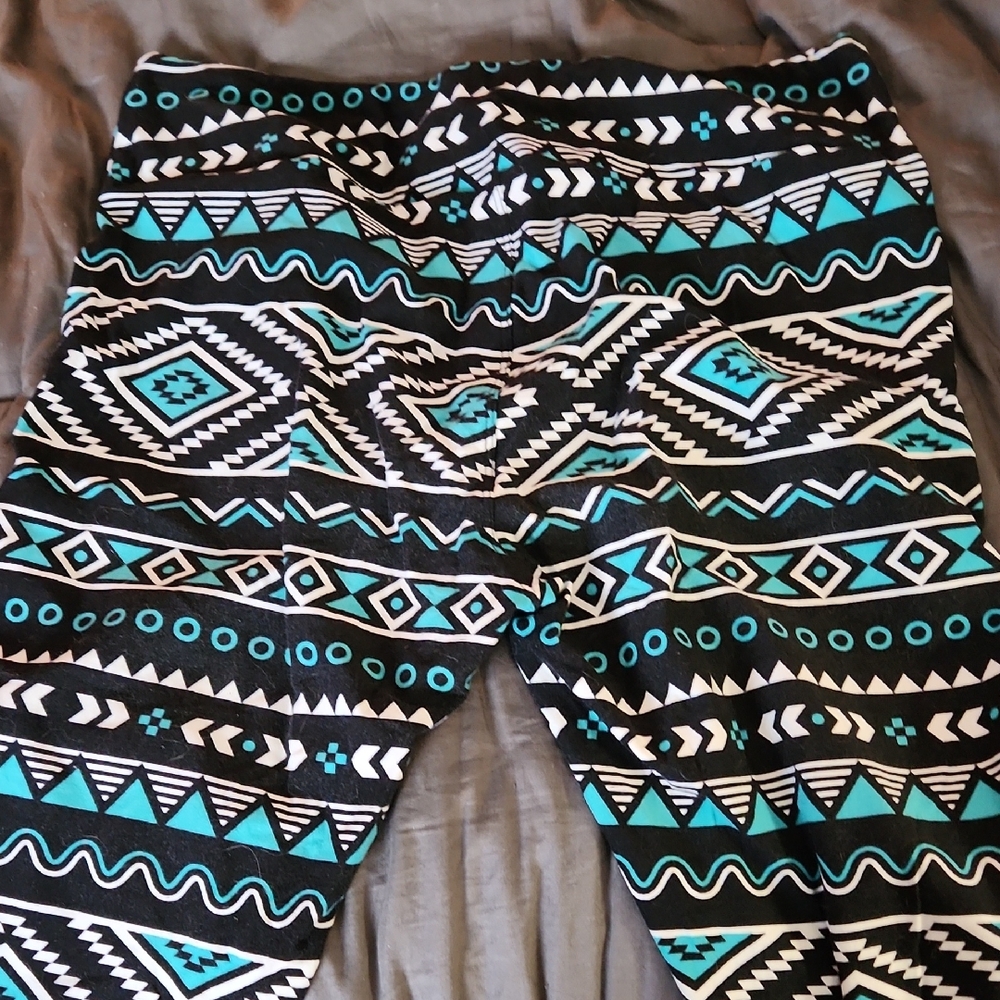 LuLaRoe Geometric Patterned Leggings - Black, White, Teal. Size TC